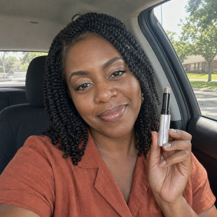 Kiara holding Adirena Soft Focus™ Gel Eyeshadow