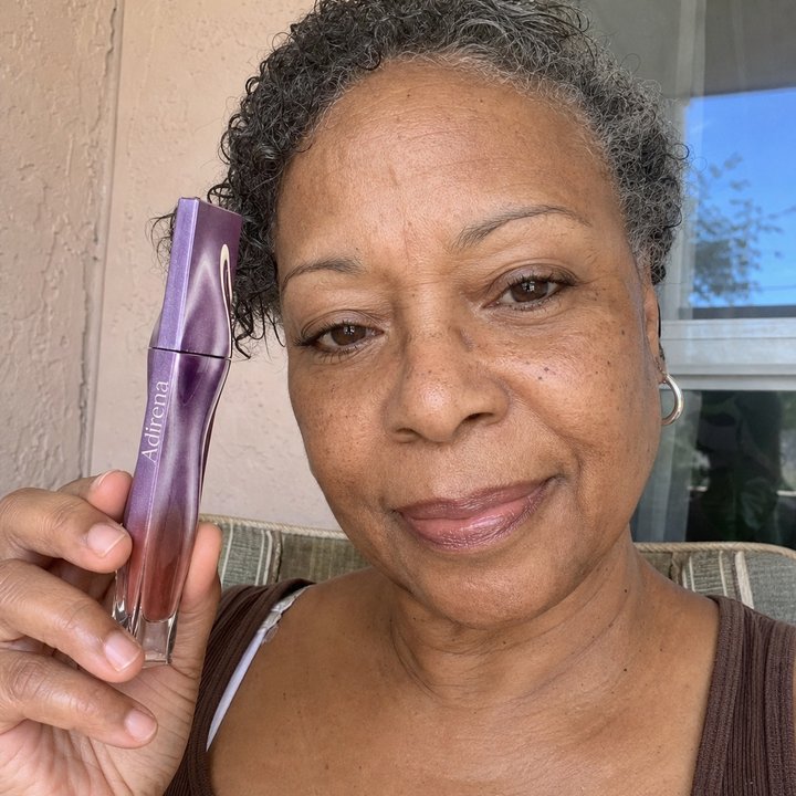 Gwen holding Adirena Velvet Blur Lip Cream
