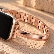 Close-up of the Blusharc rose gold link row at the back of the band