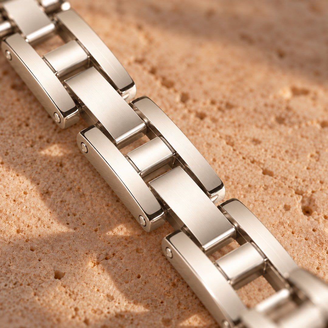 Monaco starlight watch band, close-up of the closed rear links
