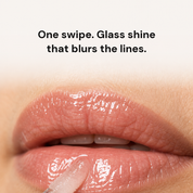 Wrinkle-Blur Lip Oil applicator macro