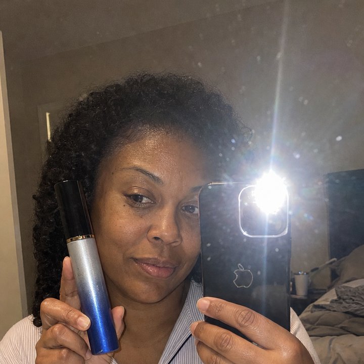 Amanda holding Adirena Adirena Brow & Lash Serum